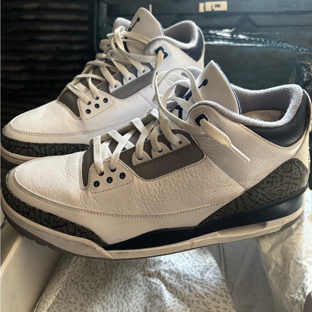 Jordan Men's White and Gray Sneakers